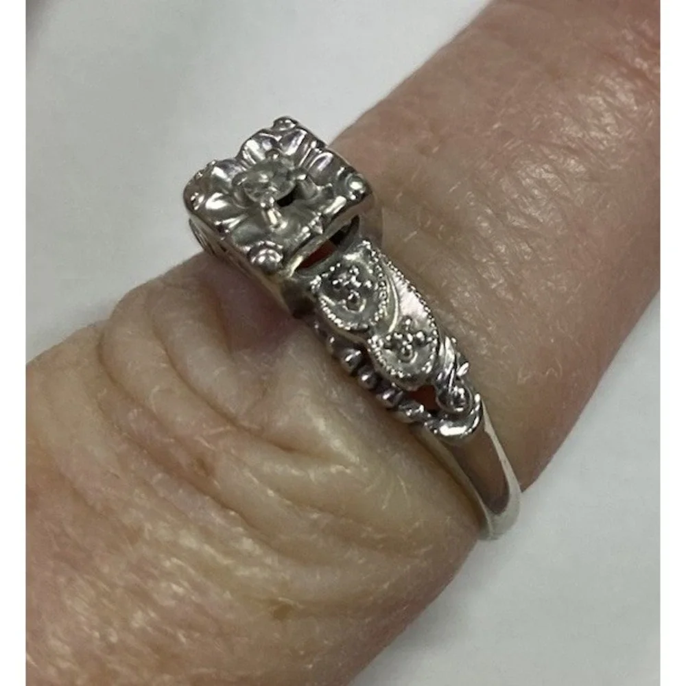 Beautiful Antique 14k White Gold Women's Diamond Engagement Ring TW 2.7g Sz.6.5